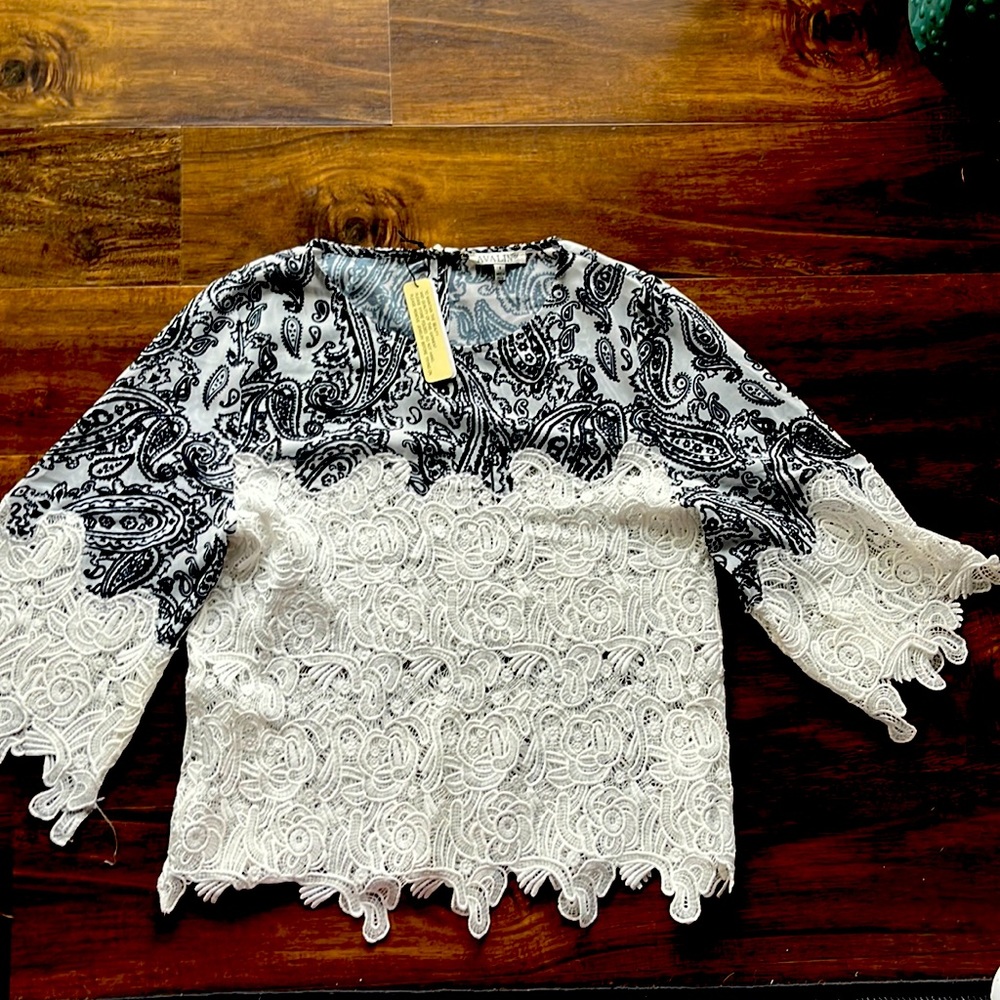 Glory Avalin Top